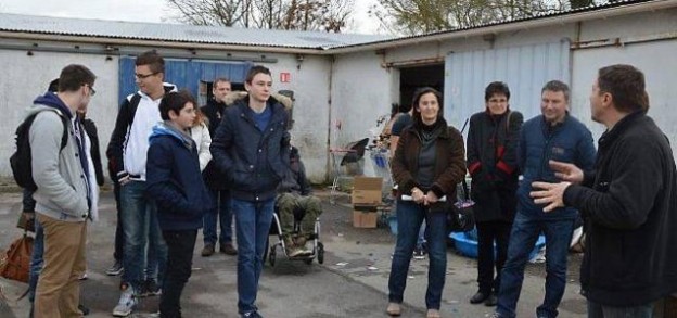 Les lycéens lors de leur passage à la Communauté Emmaüs Nantes (Bouguenais).